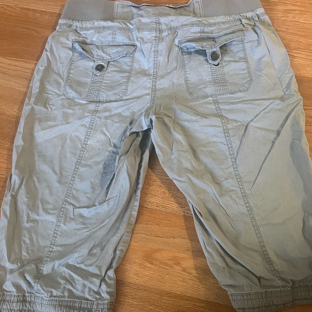 Capri Casual Light Gray Cargo Shorts